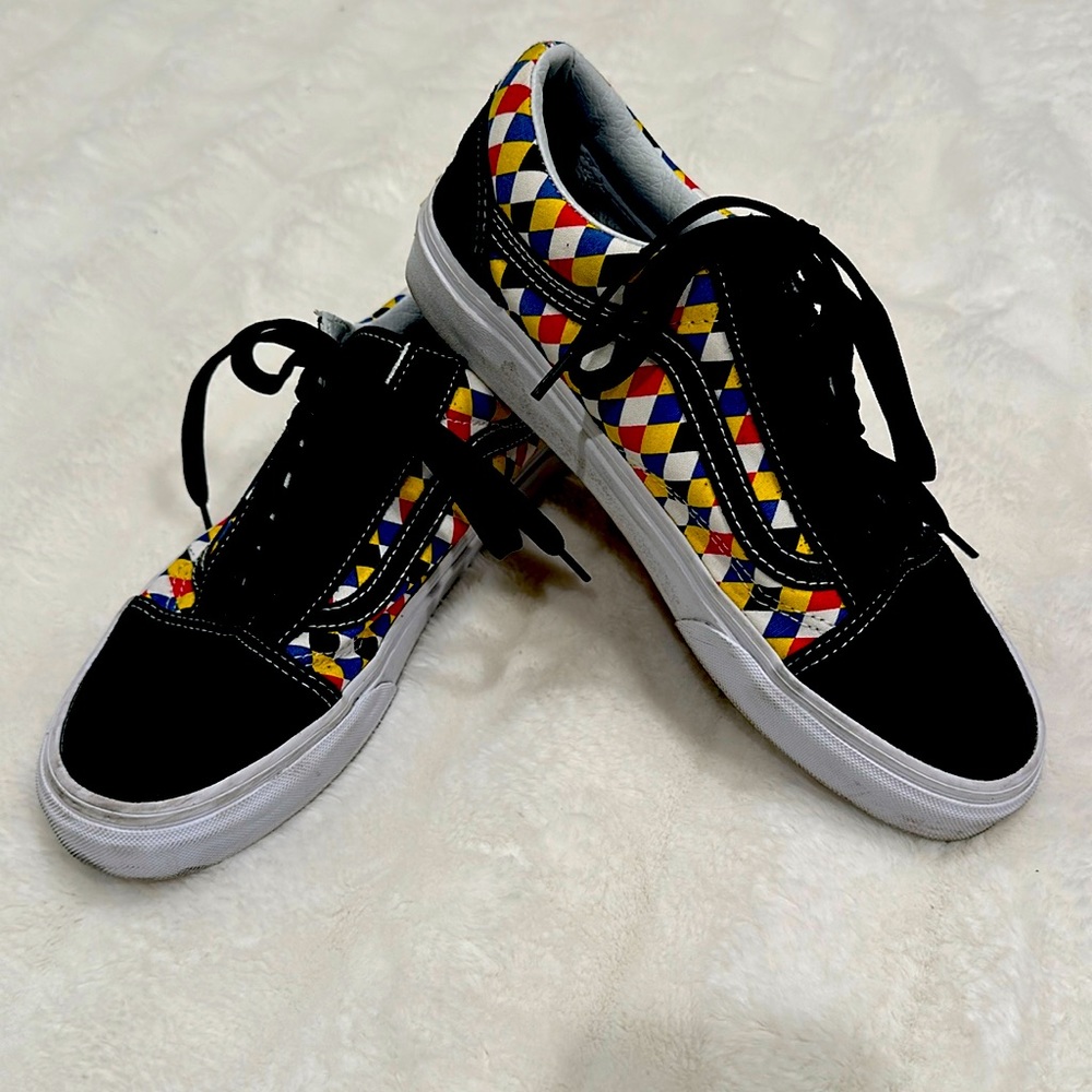 EUC Vans limited edition sneakers 🔥